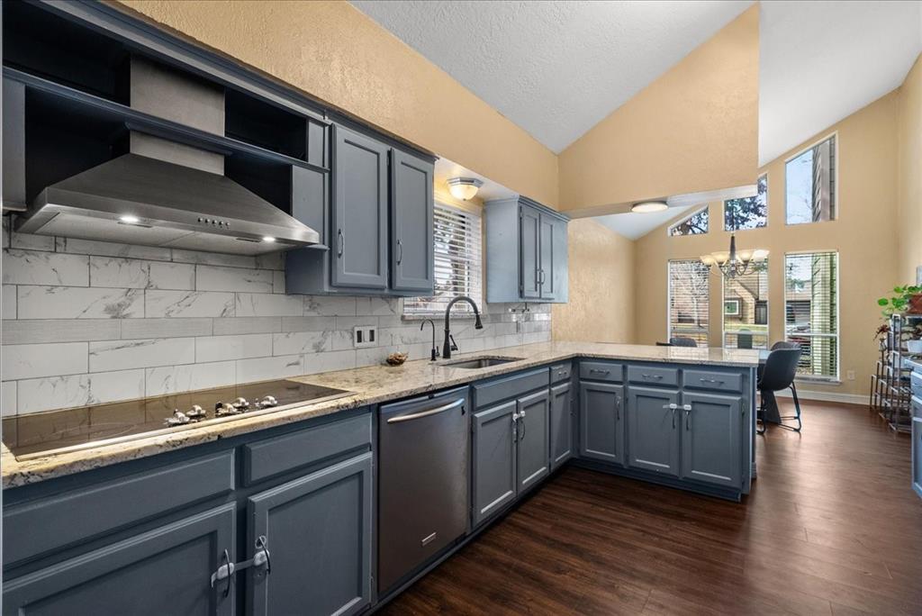 The kitchen being the heart of the home, you will find plenty of space for meal preparation, cooking, and socializing.