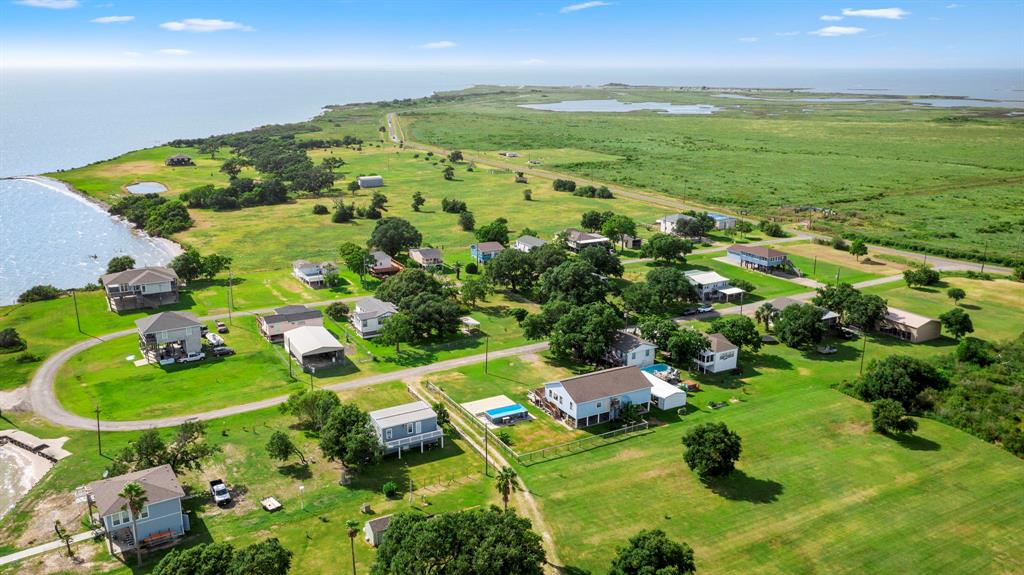 117 Ouisa  , Anahuac, Texas image 8