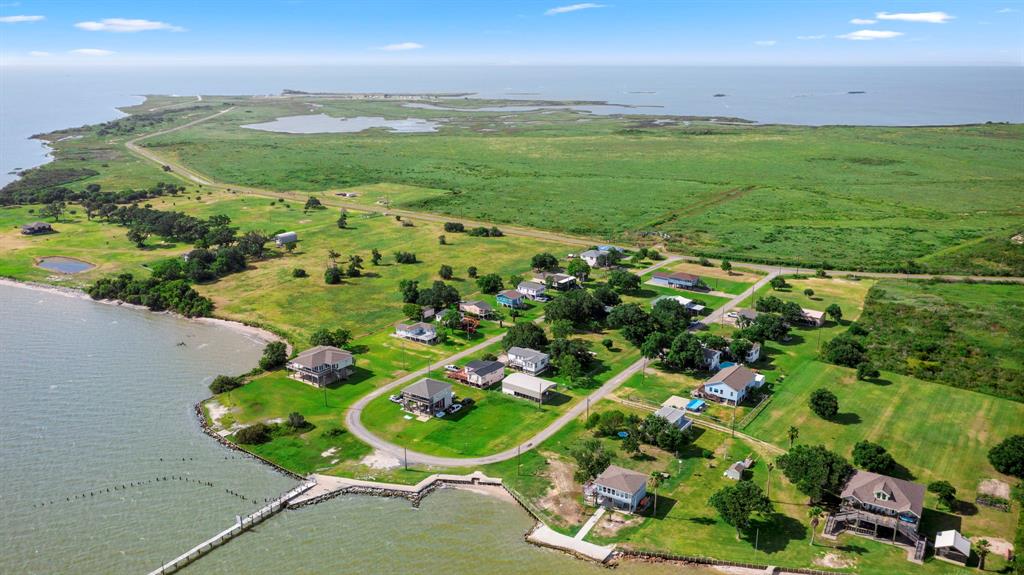 117 Ouisa  , Anahuac, Texas image 9