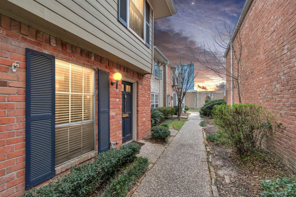 1705 W Sam Houston Pkwy S