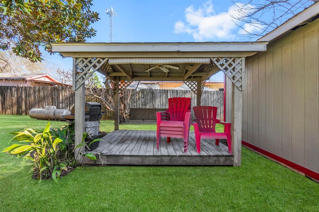 Gazebo to enjoy a favorite beverage!