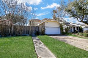 12110 Meadow Valley Ln, Meadows Place, TX 77477