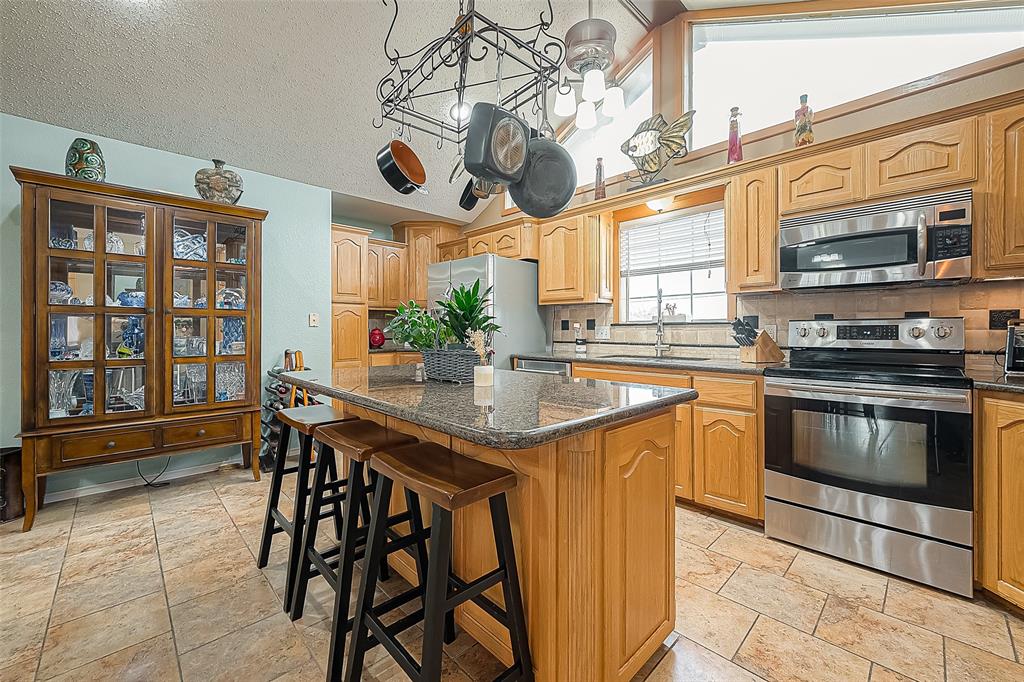 Kitchen features granite countertops and stainless steel appliances.