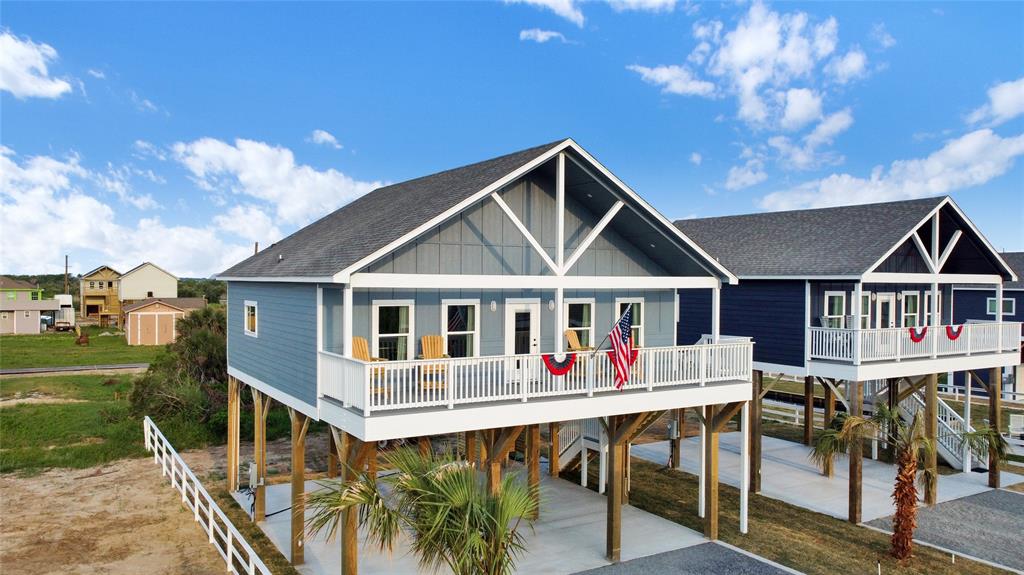 1067 Cedar Ln