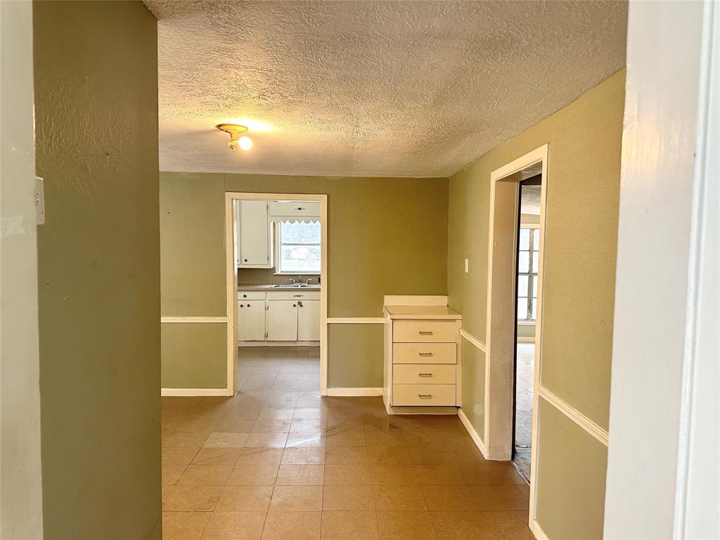 View from the living room to the Dinning room.