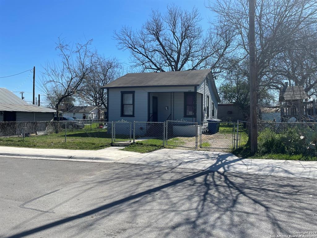 209 HALE AVE
