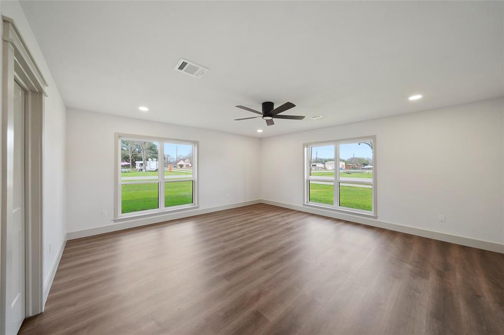 Very spacious master bedroom