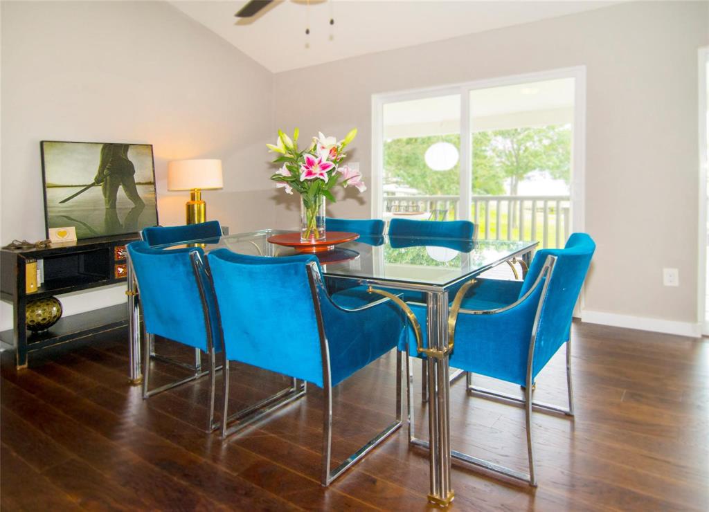 These beautiful Engineered wood floors are recently installed and complement so many decore styles at 190 Harbour Row at Cape Royale.  Notice the convenient, easy flow from dining to sitting area to living room.