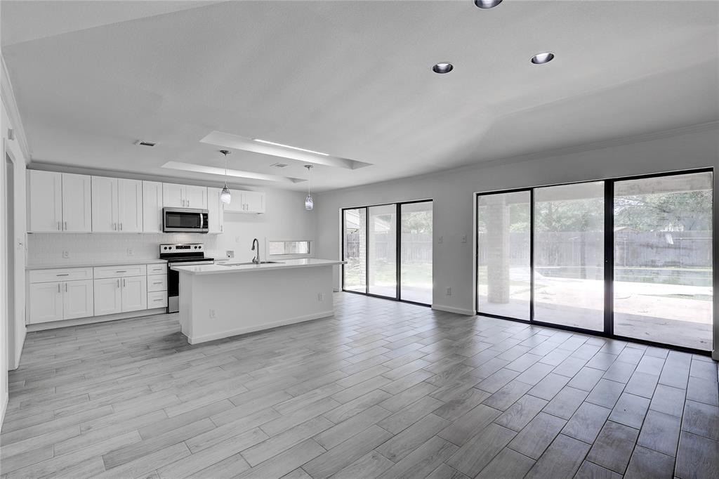 Kitchen and dining room with plenty of light