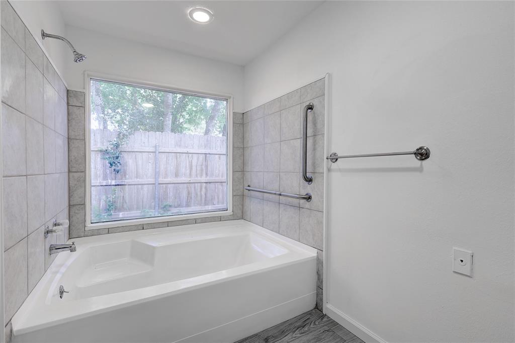 Primary bathtub - shower