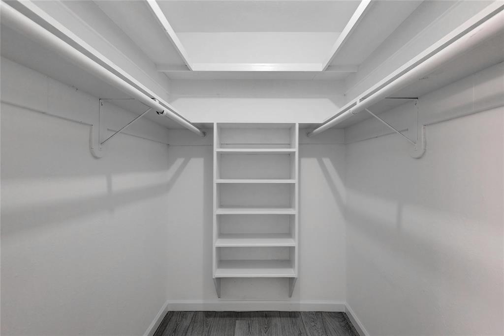 Large closet 1