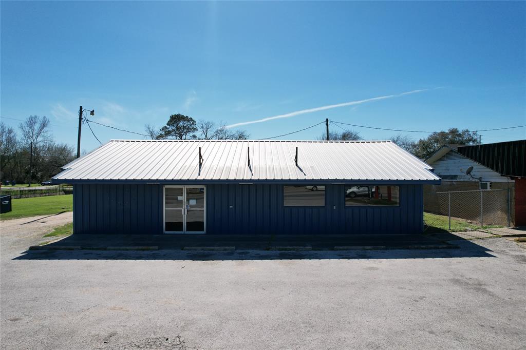 607 E Main St