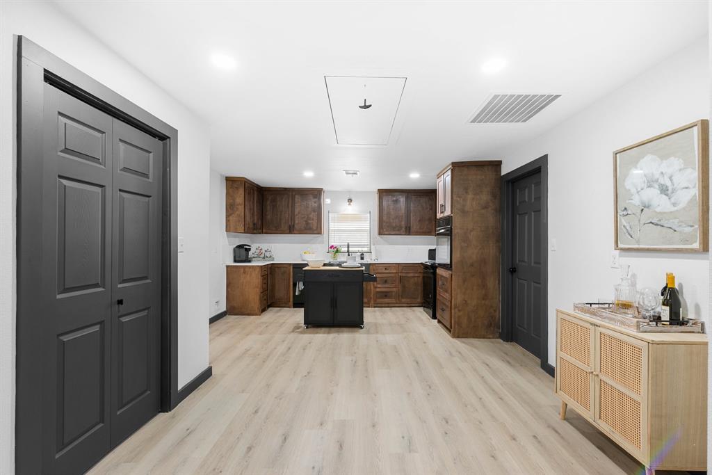 Kitchen and breakfast area