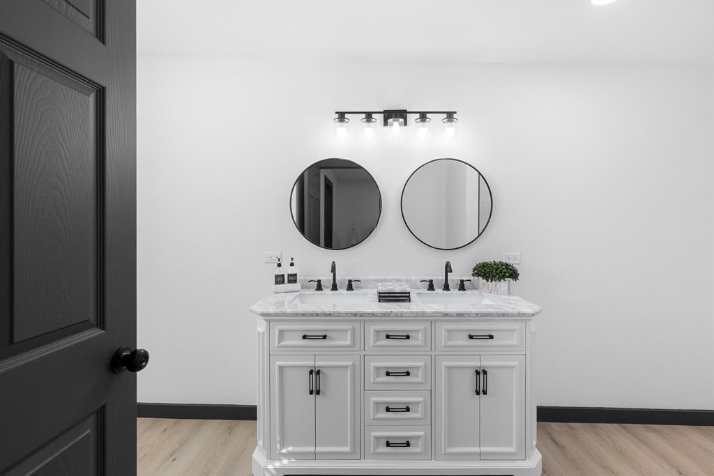 Master Vanity