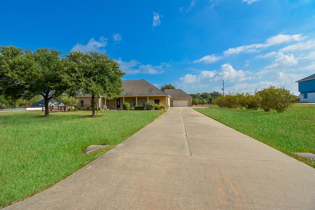 2302 Red Bird Lane , Pattison, Texas image 4