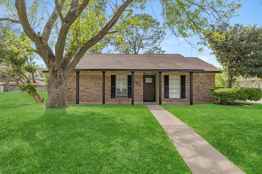 437 N Amherst Drive, West Columbia, TX 