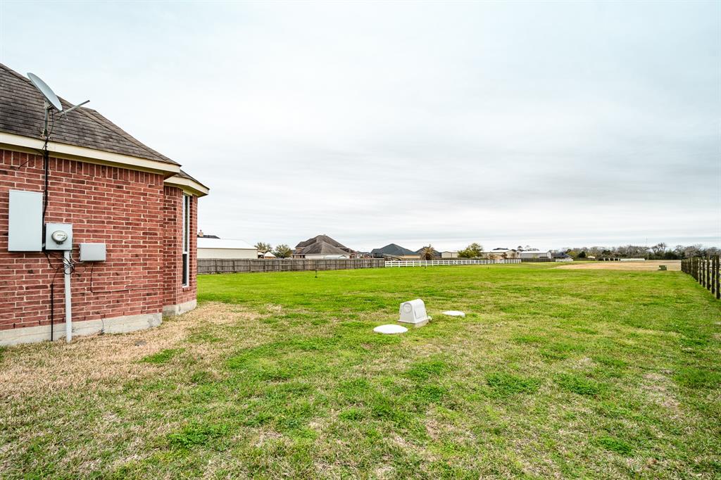 8950 Tumblewood Drive , Beach City, Texas image 47