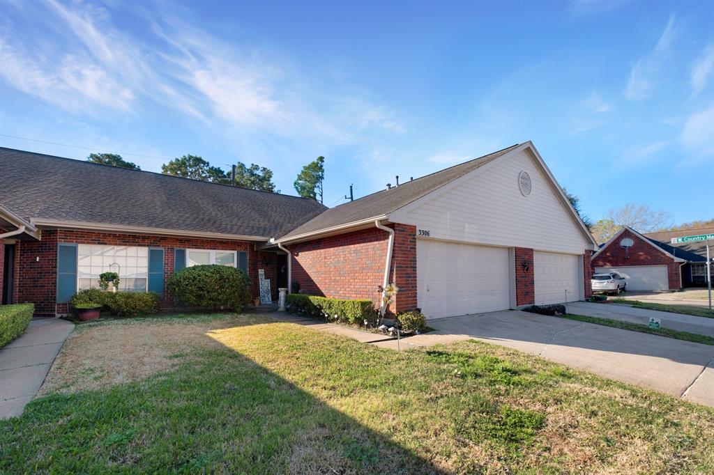 3306 S Country Meadows Lane, Pearland, TX 
