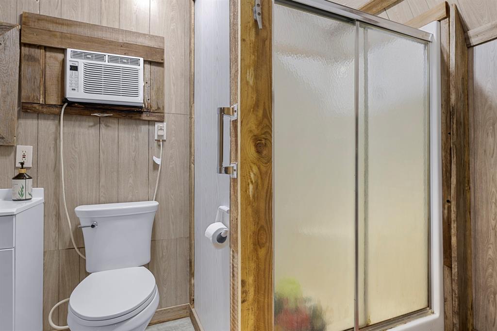 Full Bathroom in Outdoor Building