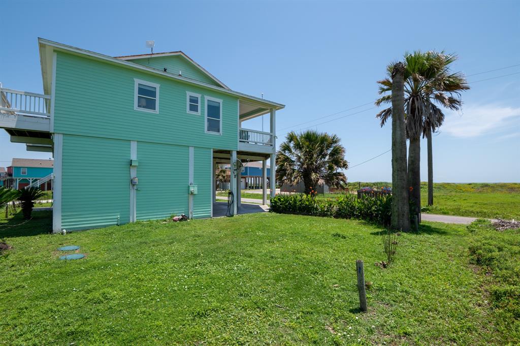 1799 Redfish Ln, Crystal Beach, TX 77650