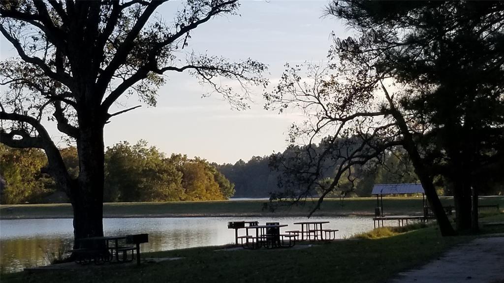 There are three private lakes within Safari Waters Ranch.