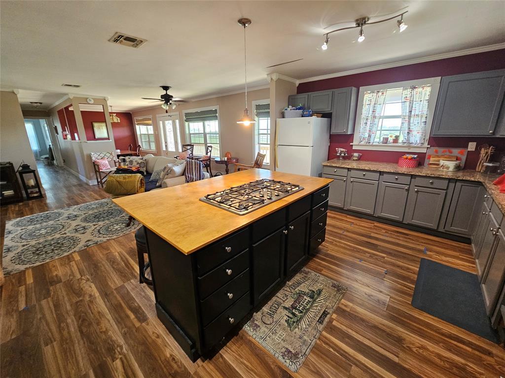 HUGE kitchen island with 5 burner gas stovetop. Heaps of cabinet storage.