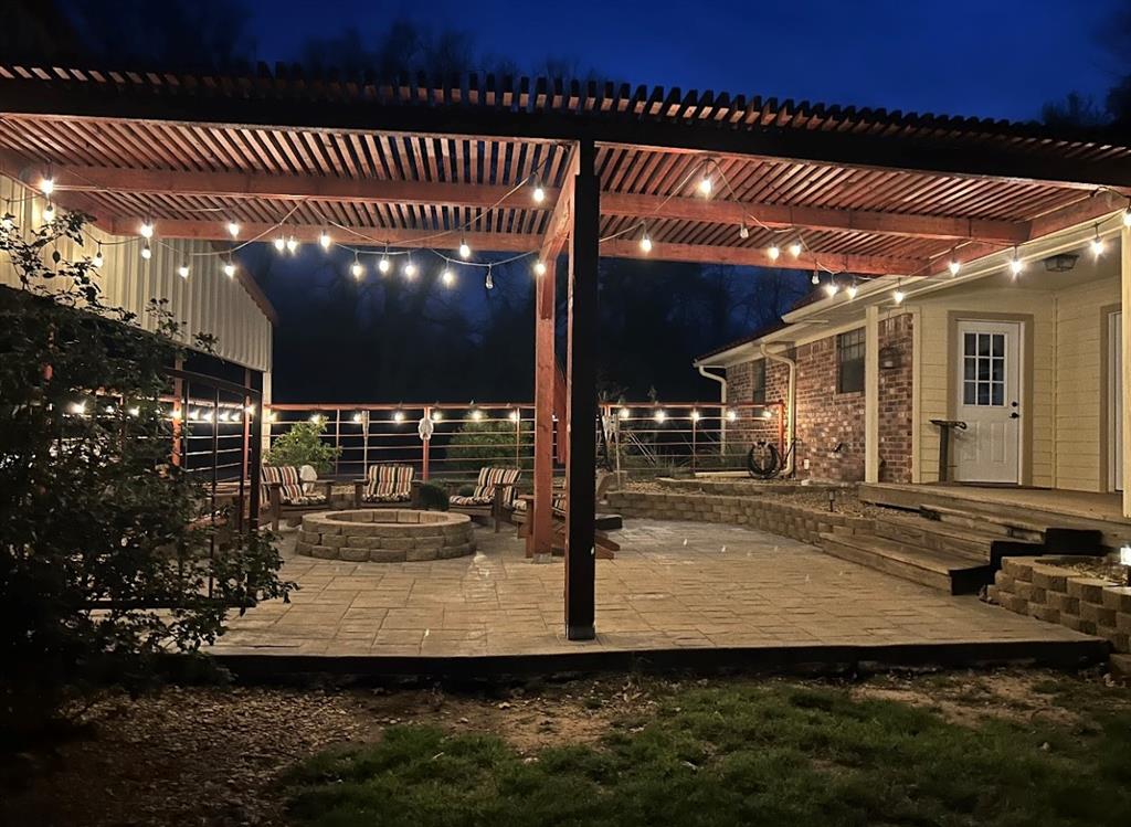 Outdoor living area & firepit