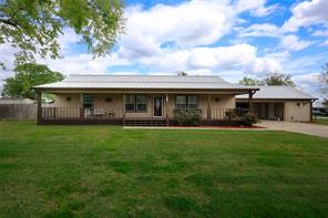304 N 2nd St, Normangee, TX 77871