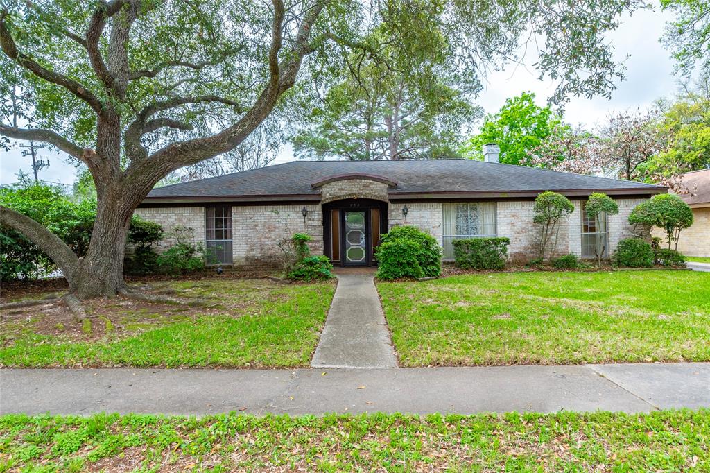 702 Bayview Dr