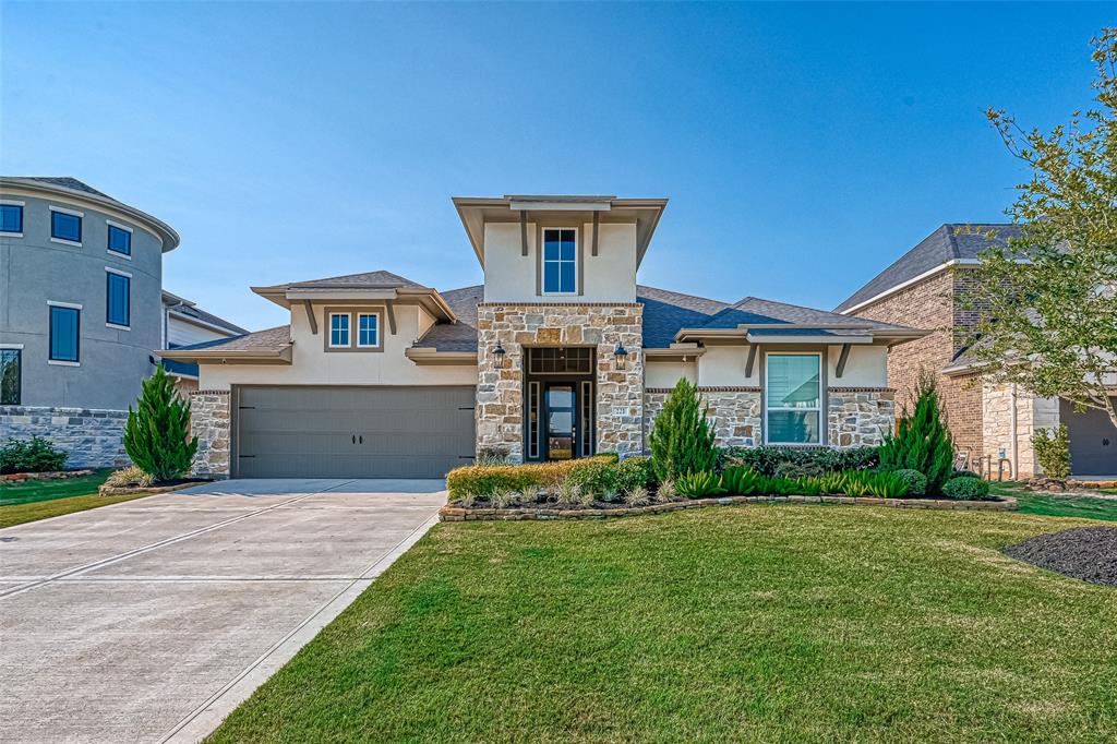 221 Lakehouse Lndg Dr