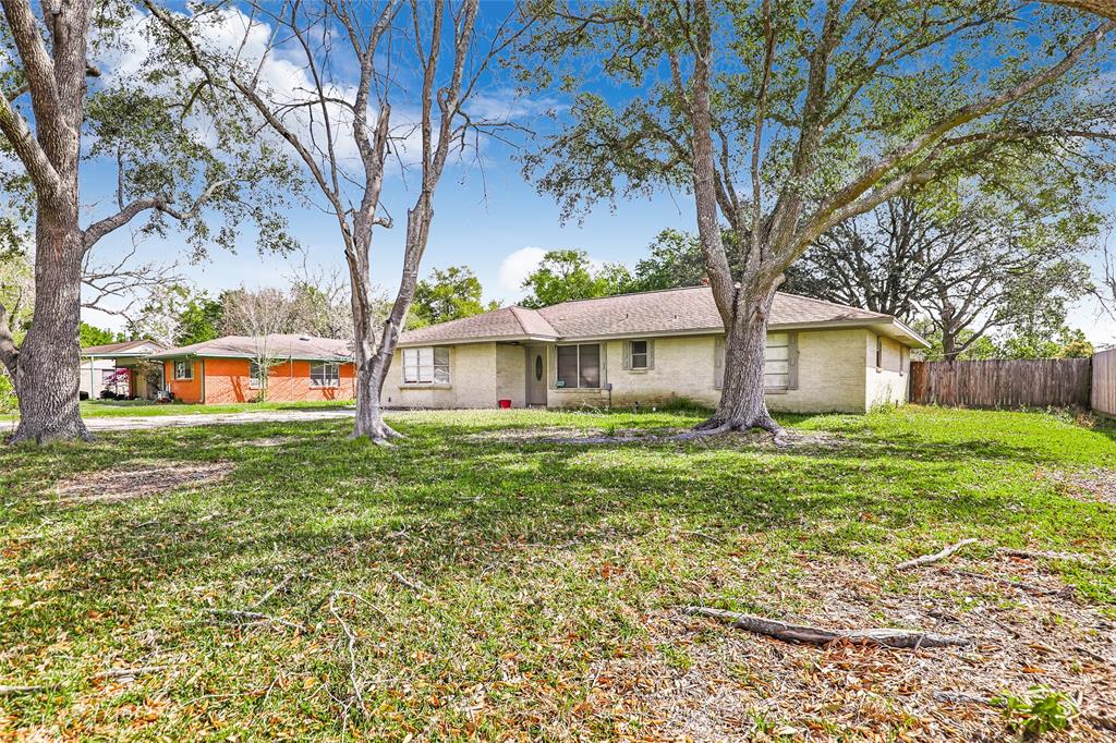 1207 Kansas Avenue , Anahuac, Texas image 5