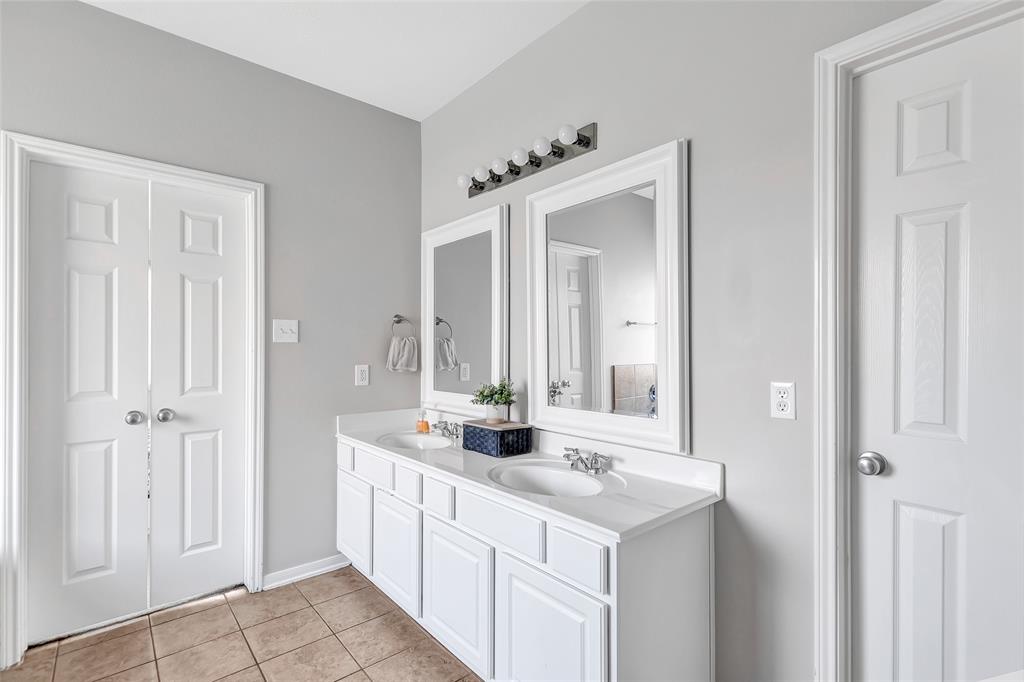 Great vanity with new mirrors!