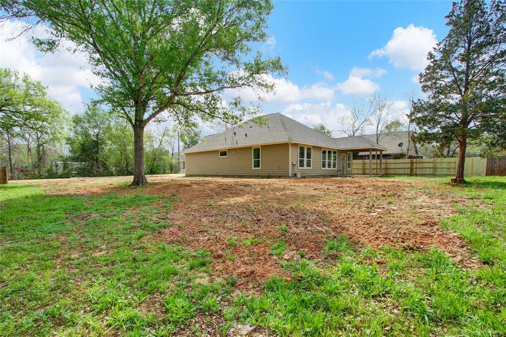 Large backyard to Entertain