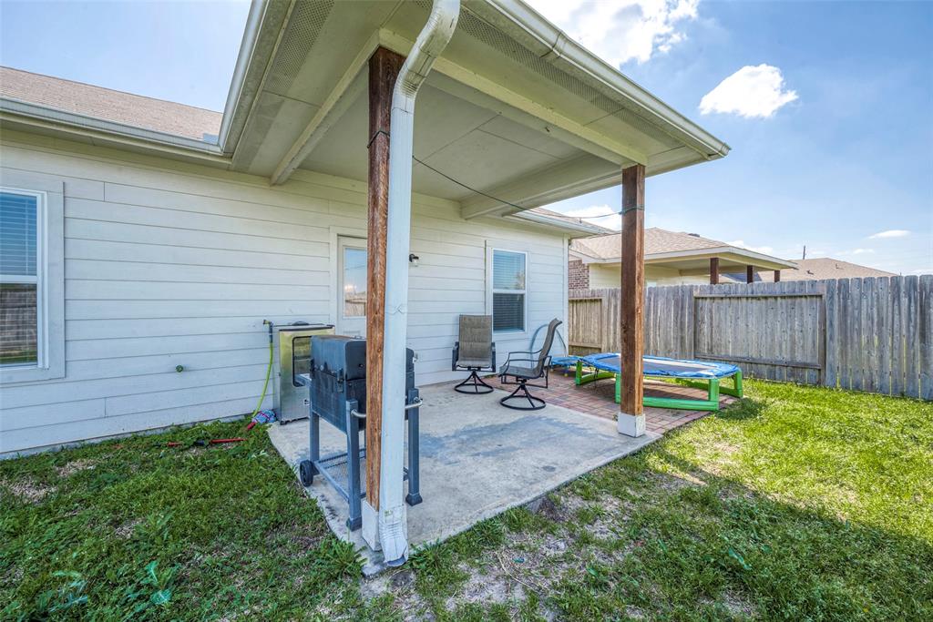 Entertain family & friends in your very own private back yard. The covered patio is perfect for outdoor furniture and a barbecue grill.