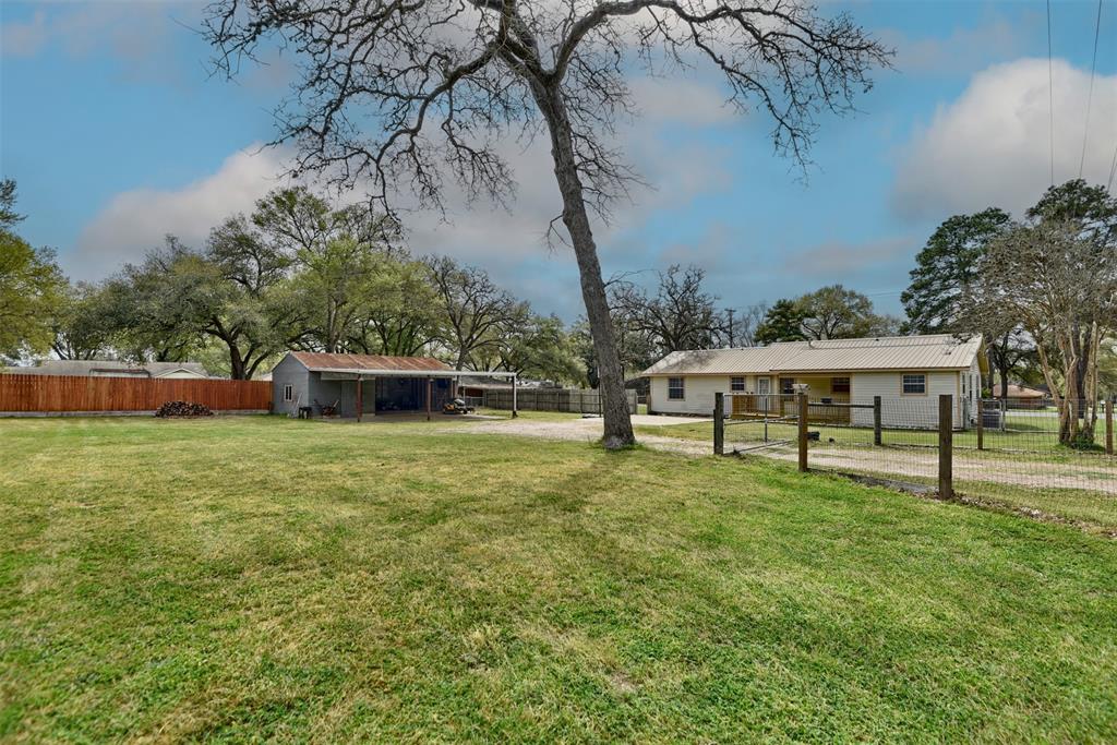 32 W Hacienda Road , Bellville, Texas image 27