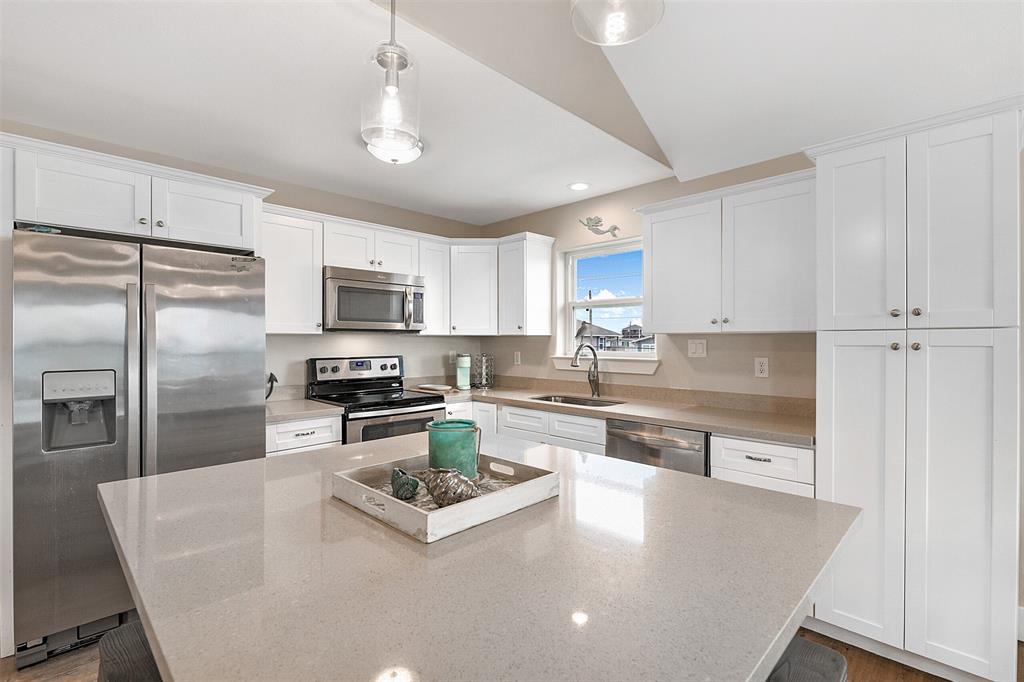 There is no shortage of storage in this beautiful kitchen.