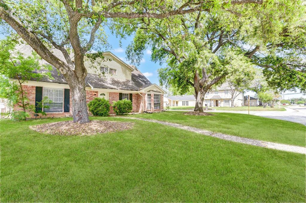 8102 Willow Forest Drive, Tomball, TX 