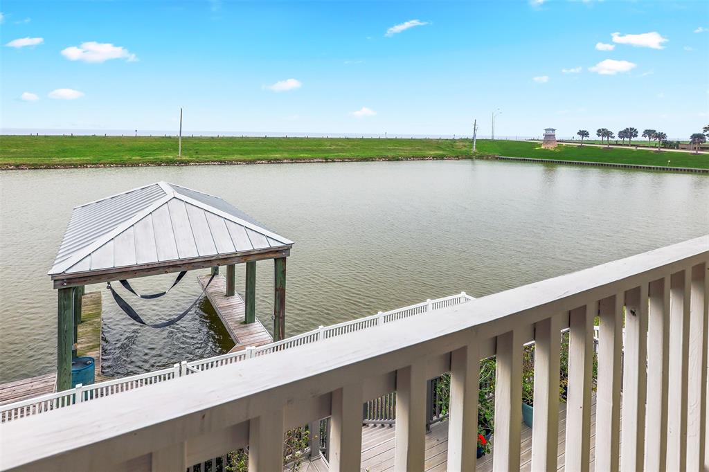 Boathouse with a lift.  Deep water access to Galveston Bay