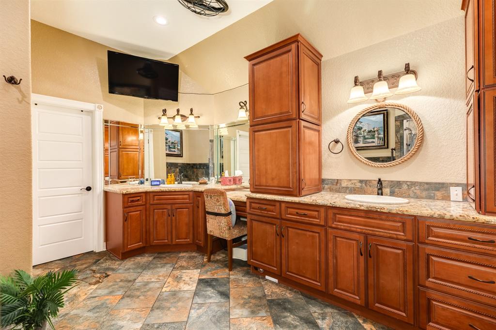 Double sinks with vanity & sooo much storage space