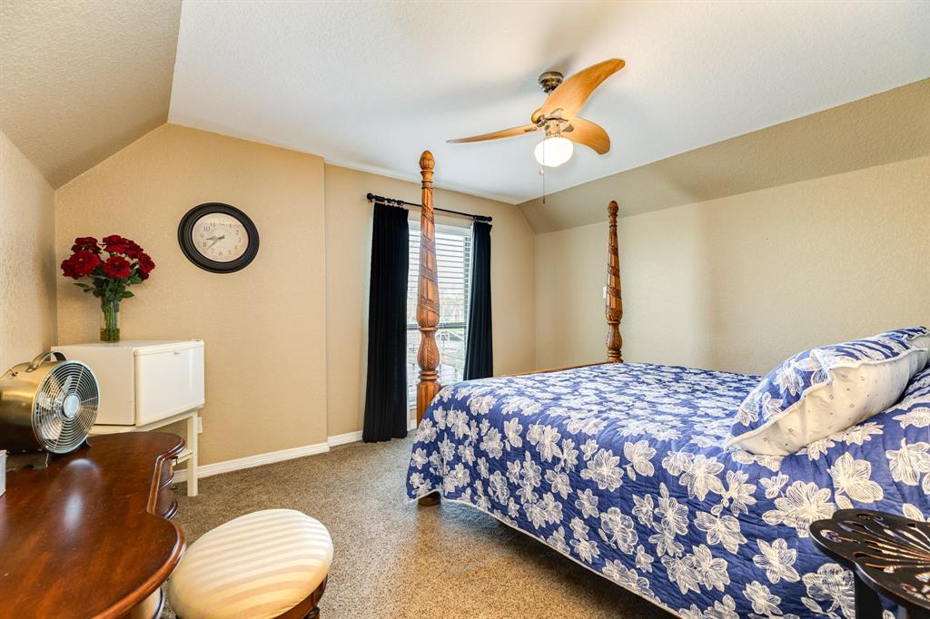 Upstairs Bedroom with private bath & huge walk-in closet