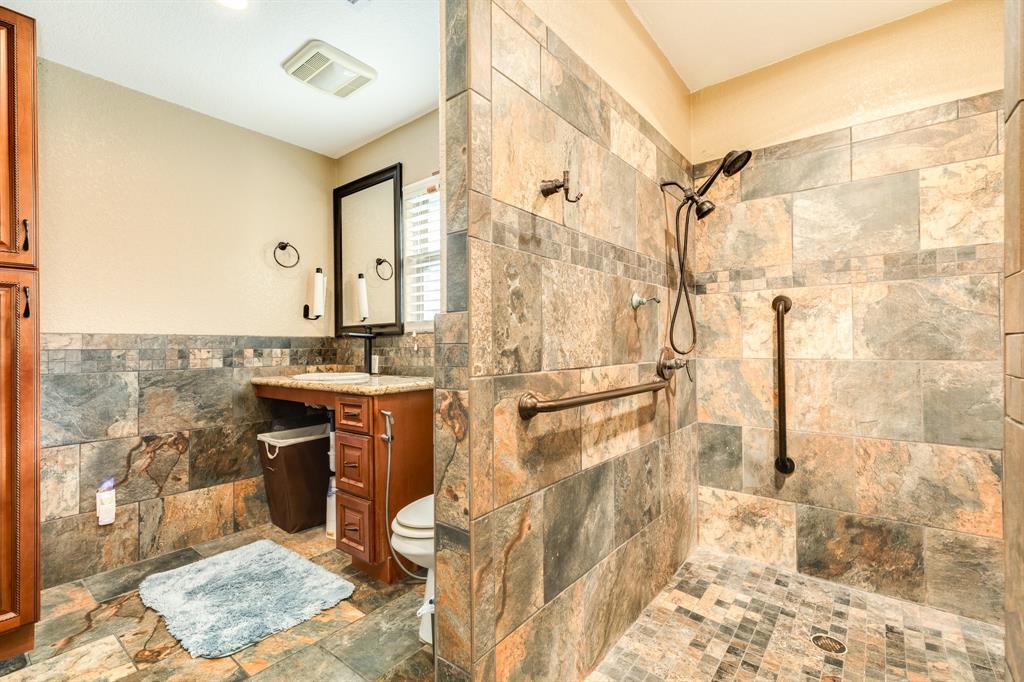 Handicapped accessible Bathroom