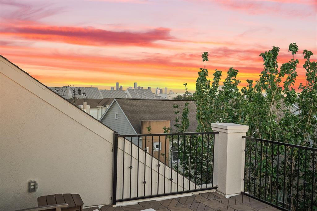 Imagine relaxing on your rooftop patio with views of Downtown Houston