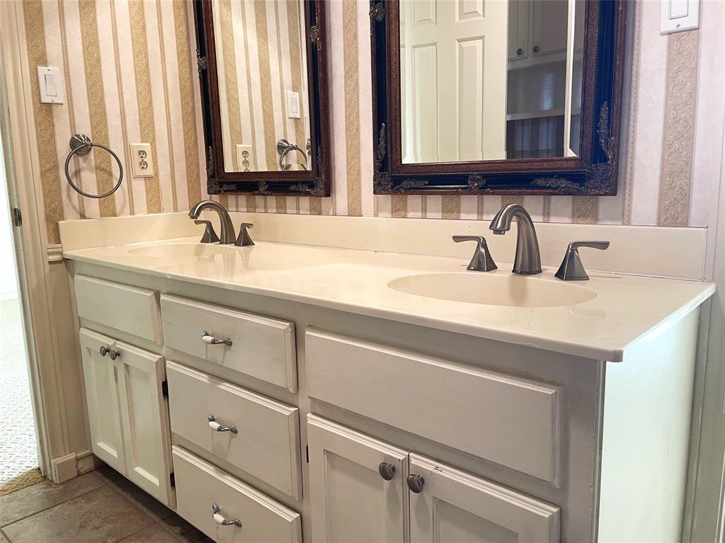 Bathroom Upstairs with dual sinks