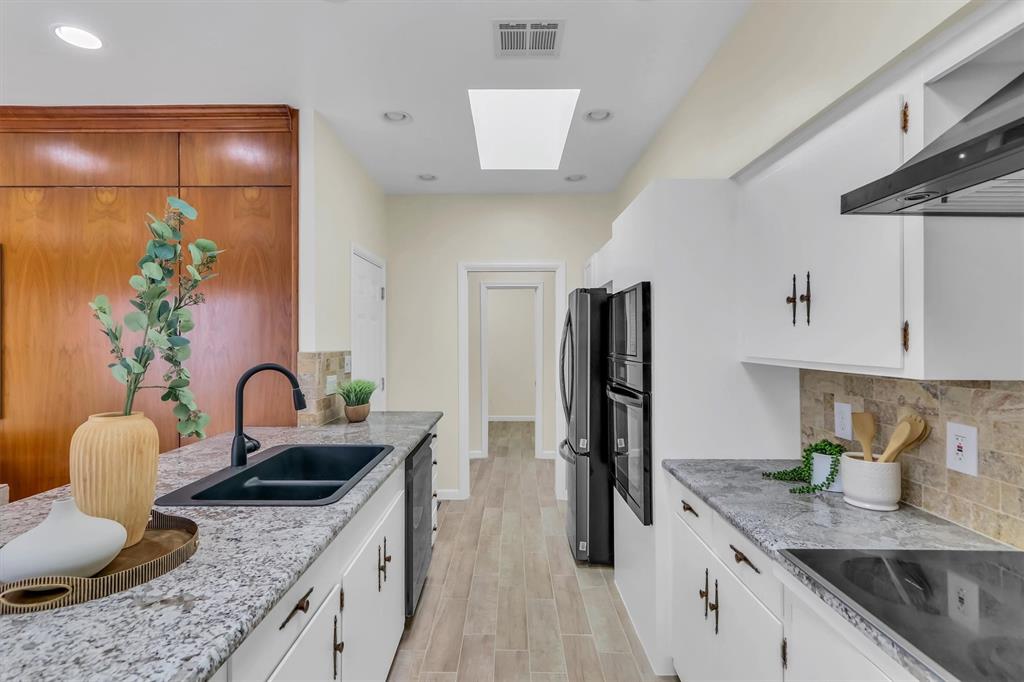 All new appliances in the kitchen. Granite counter top.