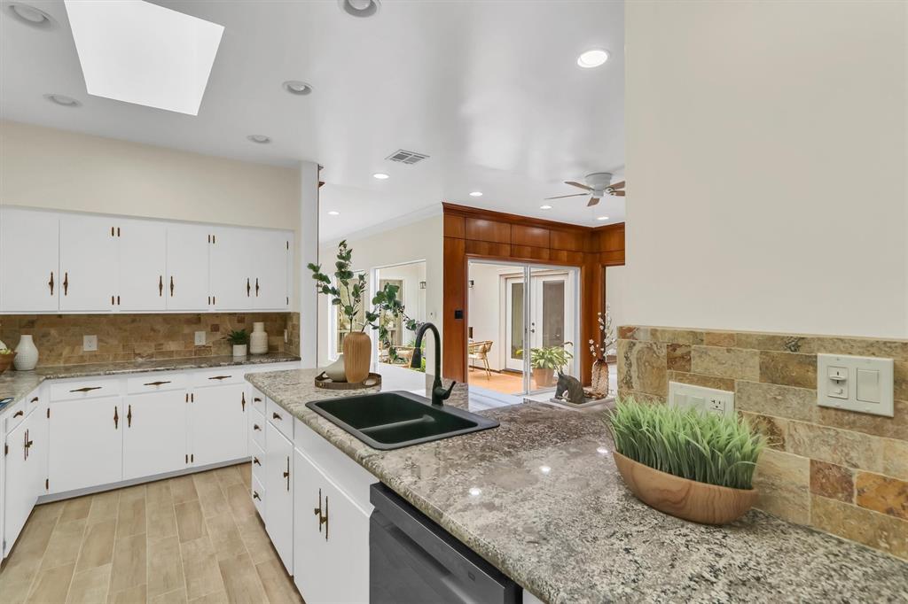 Kitchen, 13x12, Tile flooring, 2 skylights.