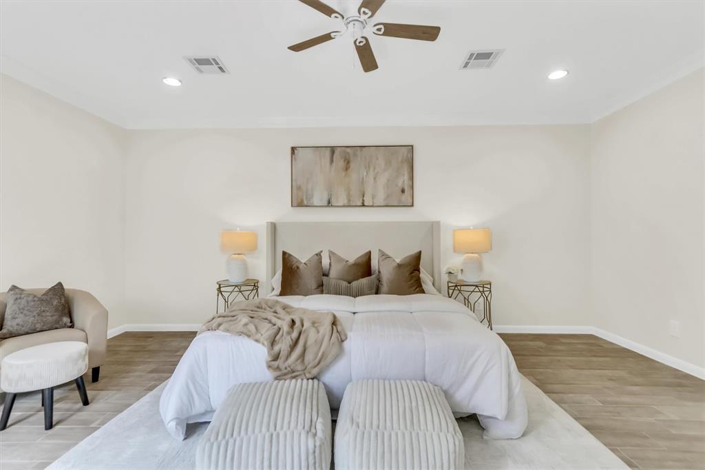 High ceiling with Crown molding, French door to court yard.