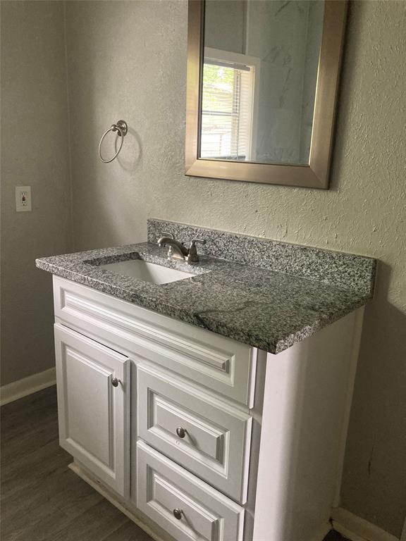 Granite counter on bath vanity