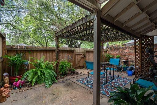 2118 Casa Rio Circle , Dickinson, Texas image 18