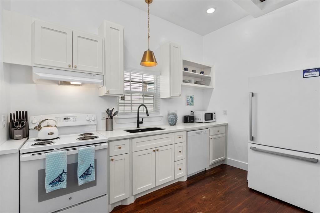 Light and bright white kitchen with new white quartz countertops! This home has everything you need for a short term rental included!