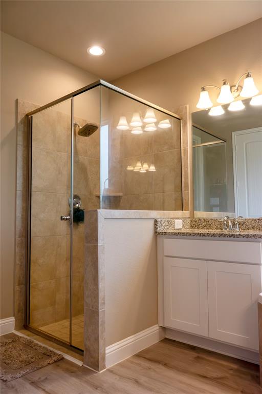 Separate vanitys, Glass surround shower